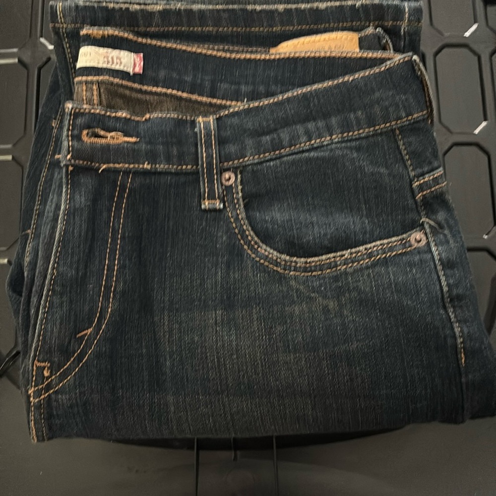 Women’s Levi jeans an awesome condition maybe worn twice. Size 12 long/bootcut